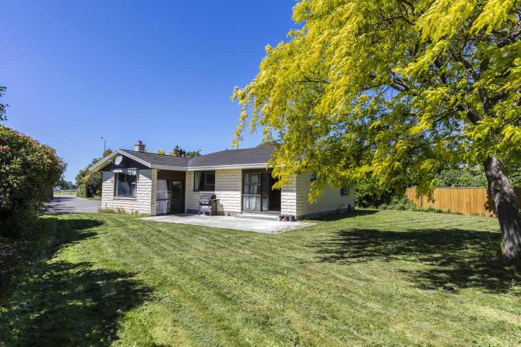 1409 Main North Road , Waikuku 